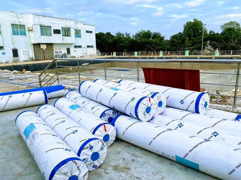 Thi công dán bạt, ép bạt hồ bơi